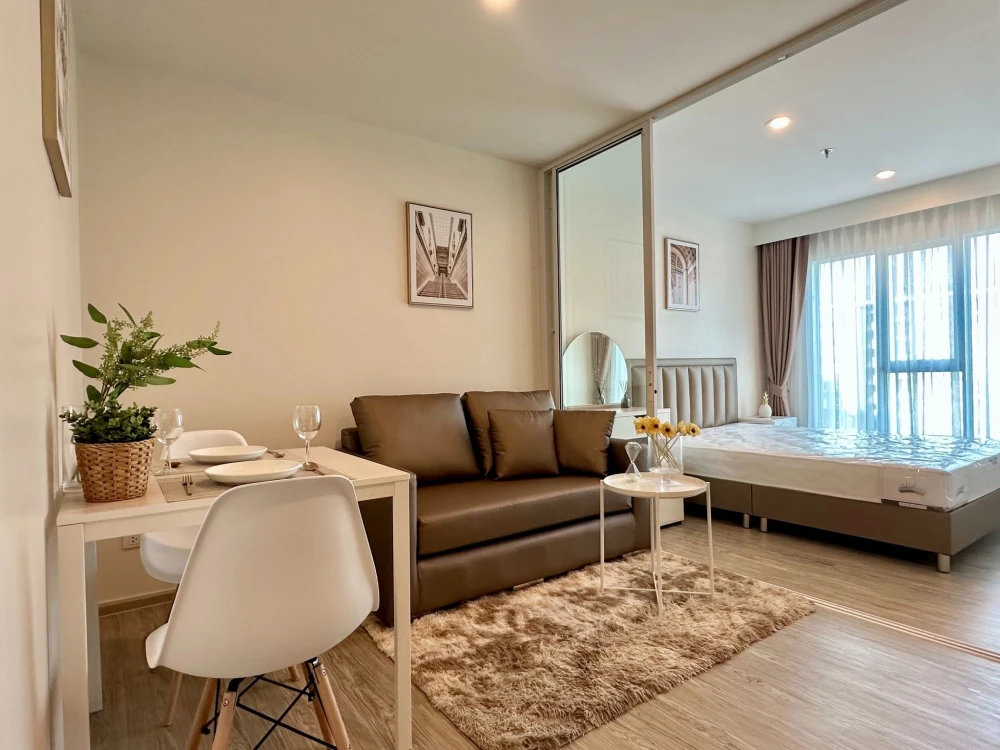 ปล่อยเช่าคอนโด Regent Home บางนา ห้องทาสีอ่อน สบายตา ตกแต่ง built in ห้องนั่งเล่นและครัว มาจองเลย