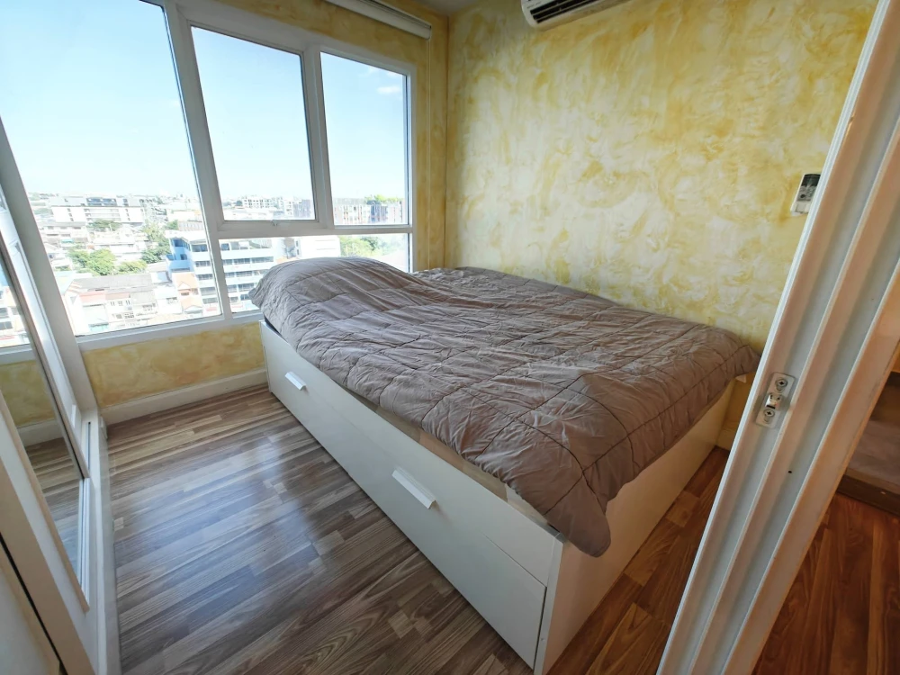 Condo for rent at Regent Orchid Sukhumvit 101. Fully furnished and ready to move in. High-quality wallpaper installed. Book now! Don't miss out!