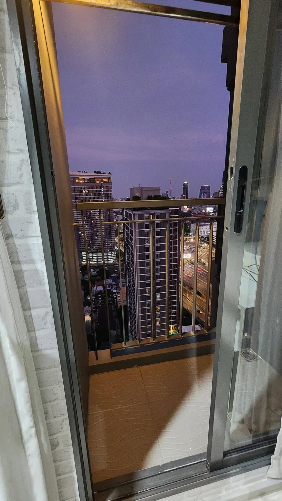 ปล่อยเช่าคอนโด Rhythm Asoke 1 ห้องพร้อมอยู่ ชั้น 33 ได้วิวสูง เฟอร์ เครื่องใช้ไฟฟ้าครบ มาจองเลย