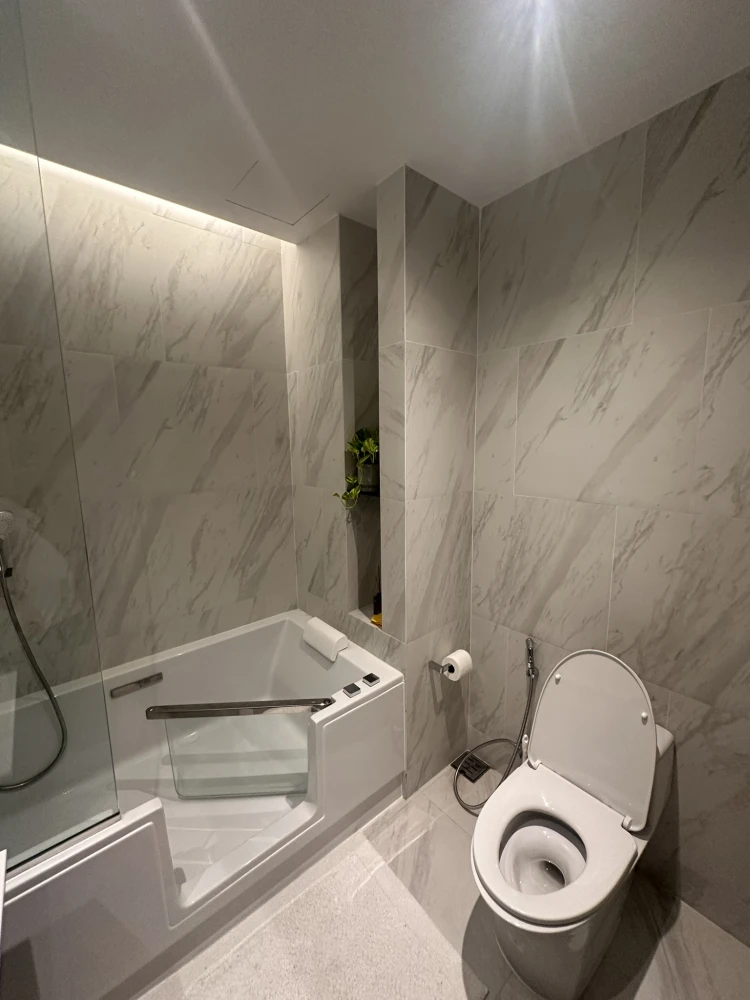 ปล่อยเช่าคอนโด The Room Sukhumvit 38 ห้องสวย ชั้น 15 ชั้นสวนกลางติดสวน วิวสวนและแม่น้ำเจ้าพระยา เงียบสงบ เป็นส่วนตัว จองเลย