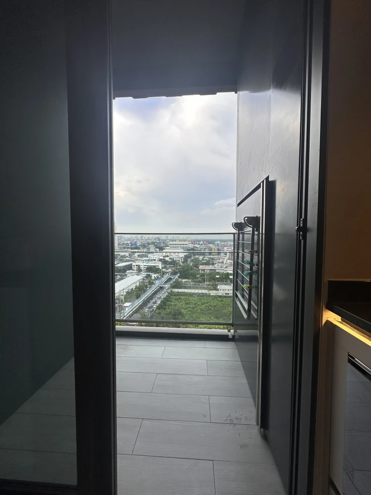 ปล่อยเช่าคอนโด The Room Sukhumvit 38 ห้องสวย ชั้น 15 ชั้นสวนกลางติดสวน วิวสวนและแม่น้ำเจ้าพระยา เงียบสงบ เป็นส่วนตัว จองเลย