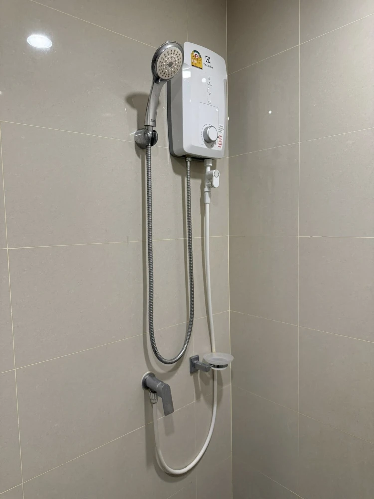 ปล่อยเช่าด่วนๆ คอนโด เอ สเปซ มี บางนา ห้องน่าอยู่ สิ่งอำนวยความสะดวกครบ ลากกระเป๋าเข้าอยู่ได้เลย รีบมาจอง