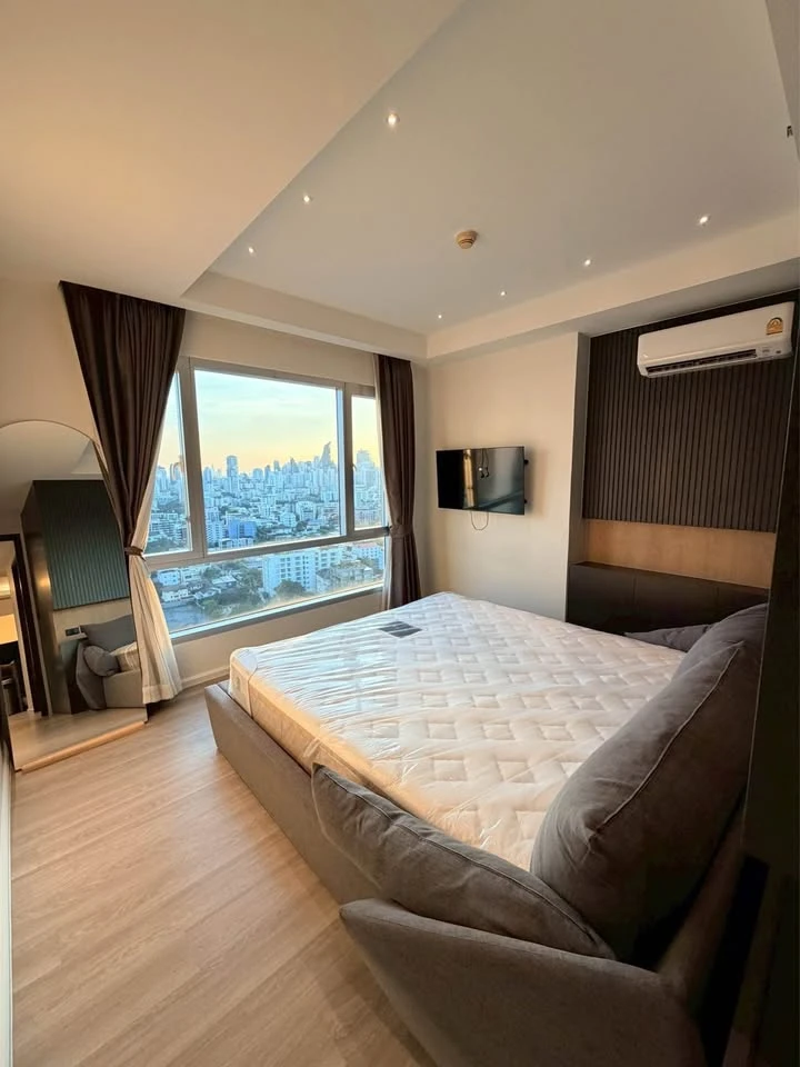 ปล่อยเช่าด่วนๆ Thru Thonglor สไตล์ luxurious Modern พร้อมเฟอร์นิเจอร์ครบครัน สามารถเข้าอยู่ได้ทันที