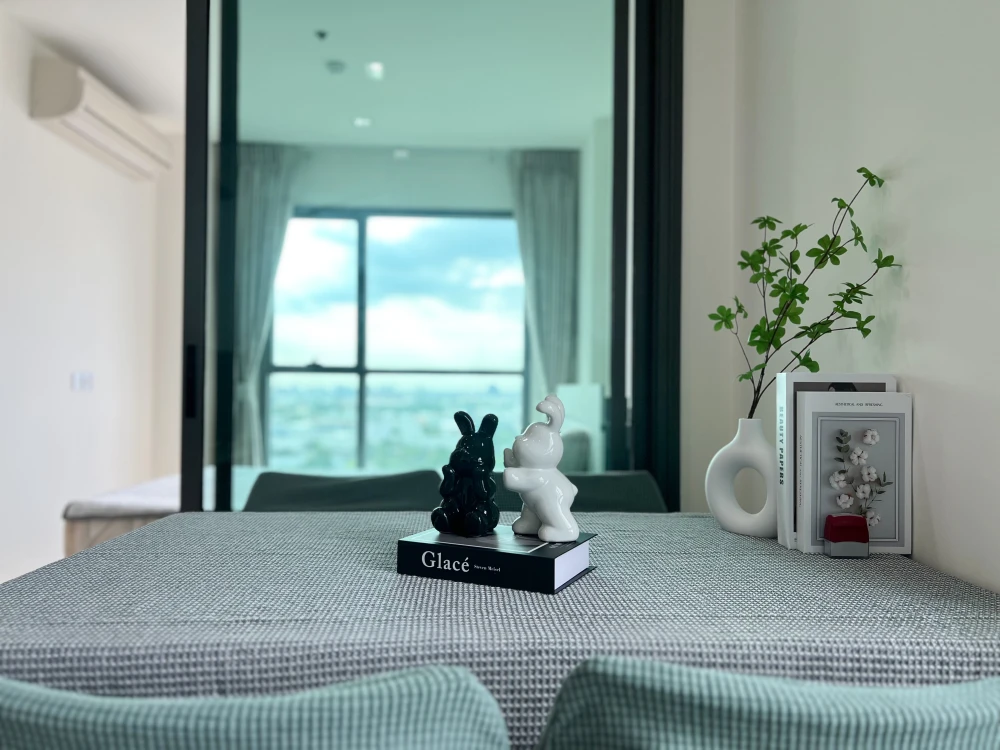 ปล่อยเช่า! คอนโด ริทึ่ม รัชดา-ห้วยขวาง ชั้น 24  (ห้องมุม วิวฝั่งเซนจูรี่ BTS อนุเสาวรีย์) เฟอร์นิเจอร์+เครื่องใช้ไฟฟ้าตามรูปภาพค่ะ พร้อมเข้าอยู่