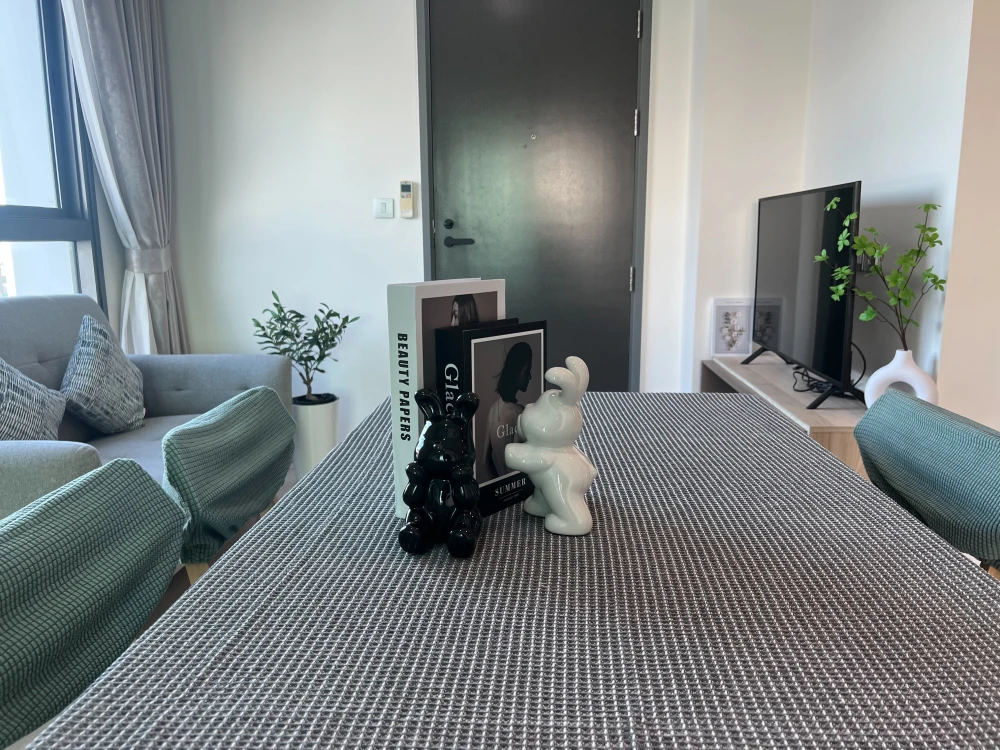 ปล่อยเช่า! คอนโด ริทึ่ม รัชดา-ห้วยขวาง ชั้น 24  (ห้องมุม วิวฝั่งเซนจูรี่ BTS อนุเสาวรีย์) เฟอร์นิเจอร์+เครื่องใช้ไฟฟ้าตามรูปภาพค่ะ พร้อมเข้าอยู่