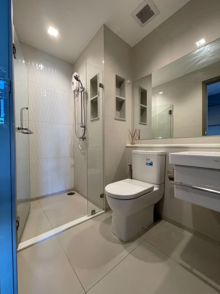 ปล่อยเช่า คอนโด ไลฟ์ อโศก-พระราม 9 ชั้น 42 ไม่บล็อกวิว ได้วิวโล่ง โปร่งสบาย มาพร้อมสิ่งอำนวยความสะดวกครบ จองเลย