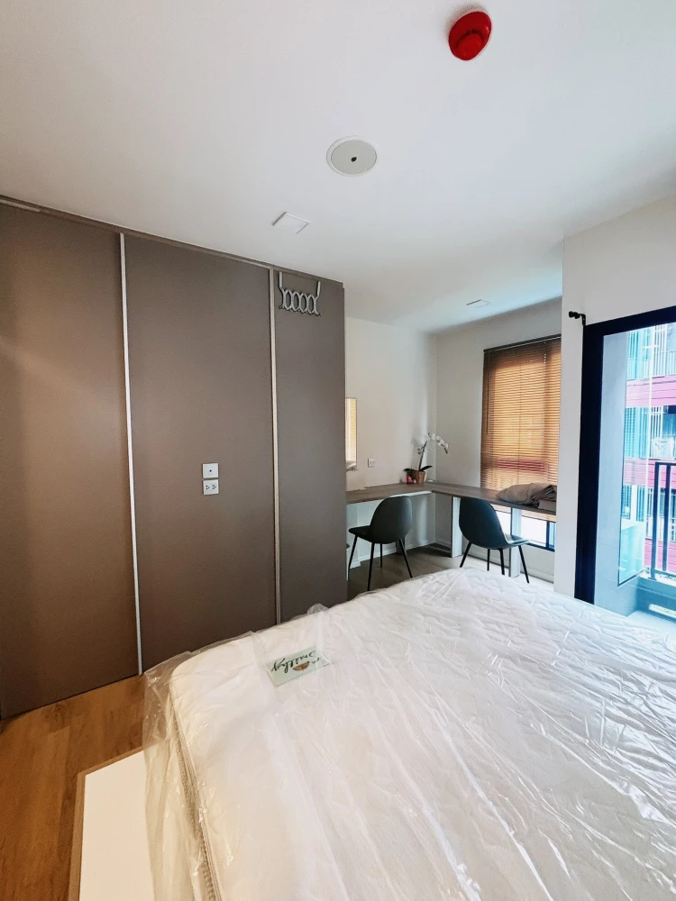 ปล่อยเช่า Kave TU ชั้น 5   วิวสระ บรรยากาศดี แสงเข้าแบบ warm light ห้องครบ พร้อมเข้าอยู่ได้เลย  มาจองเลย