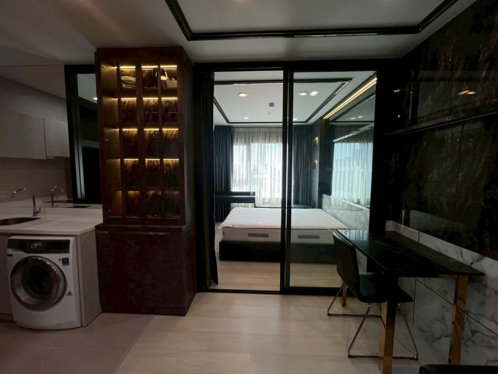 ปล่อยเช่า Life Asoke ห้องสวยมากก โทนหินอ่อนเรียบหรู ถ่ายรูปขึ้นสุด ๆ ครัวบิวท์อินครบ(สวยมาก) จองเลย