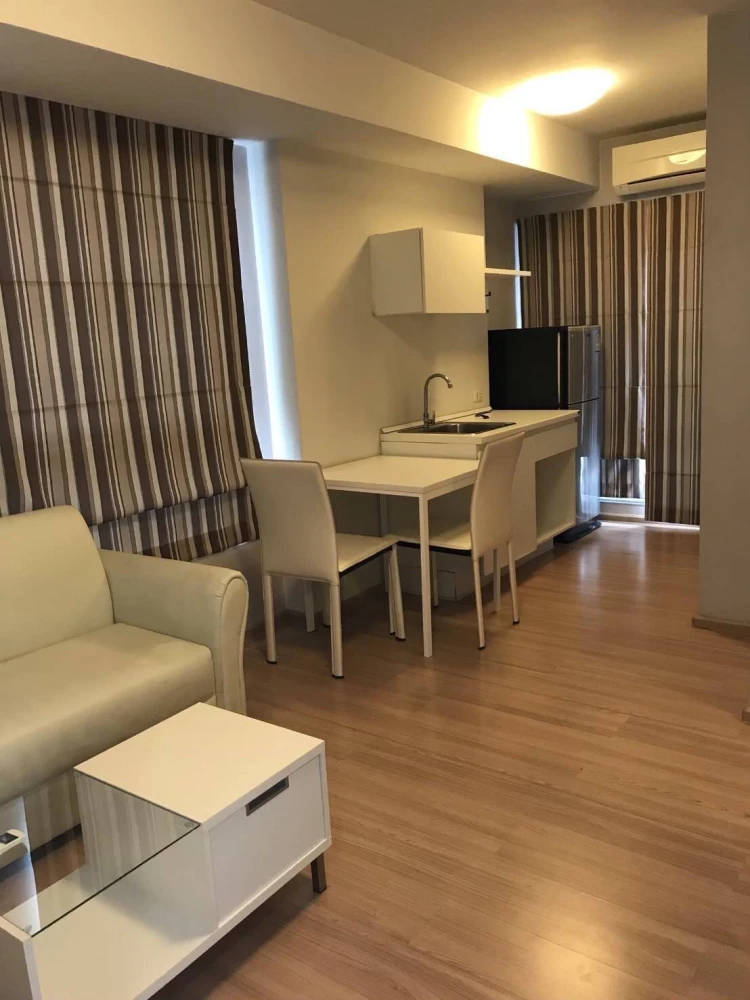 ห้องกว้าง ตกแต่งพร้อมเข้าอยู่ เครื่องใช้ไฟฟ้าครบครัน ห้ามพลาดจ้า จองเลย