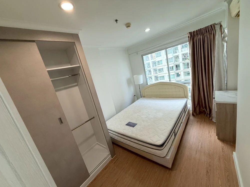 Condo for rent, Lumpini Park Riverside - Rama 3, high floor, Chao Phraya river view. The room is ready quickly.