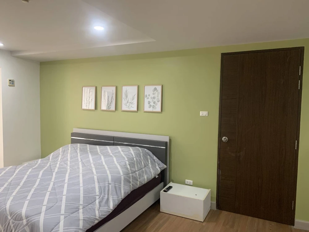 For rent, The Trendy Condominium, beautiful room, full furniture Ready to move in. Don't wait.