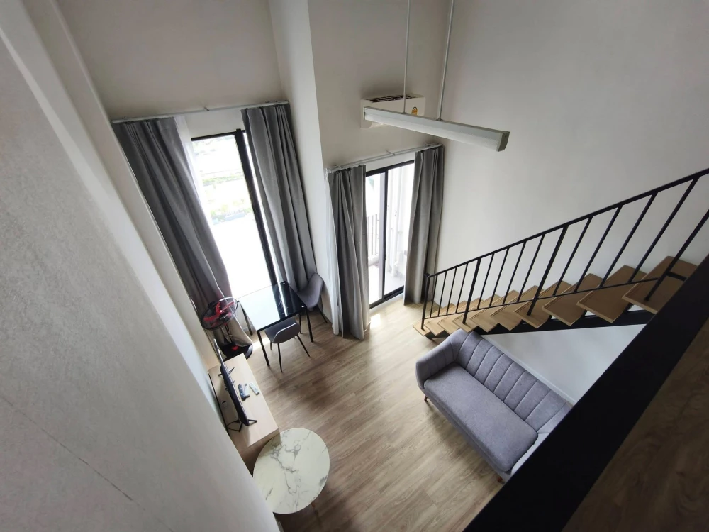 ให้เช่าคอนโดสไตล์ Loft เพดานสูง วิวเมืองสวย ชั้นสูง ✨ โครงการ Blossom Condo @ Fashion Beyond