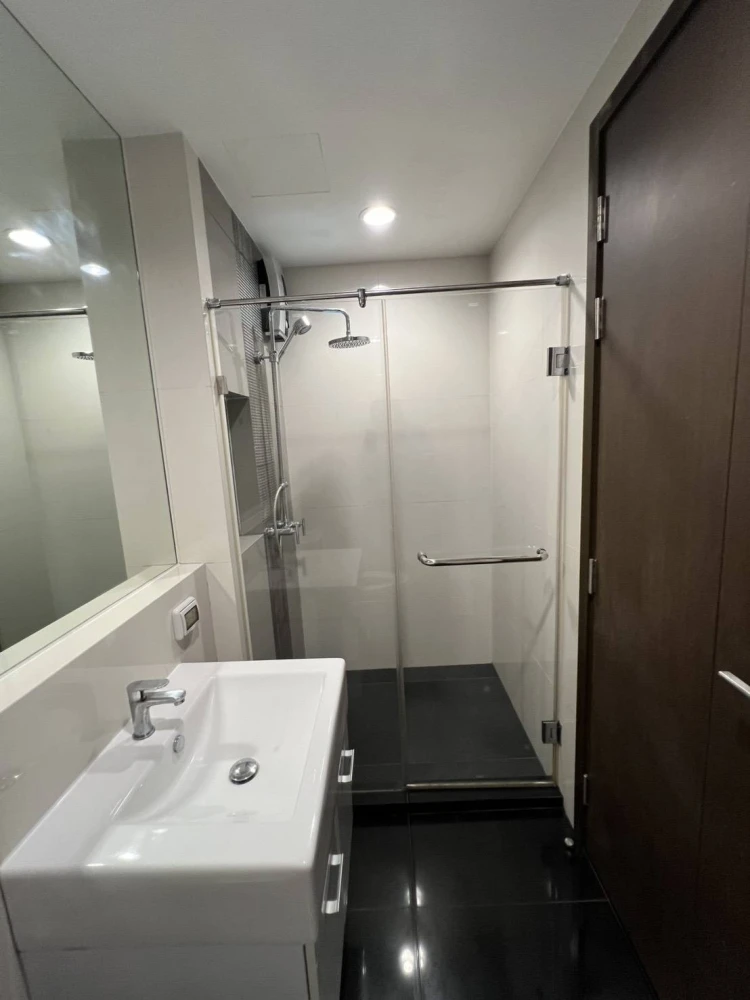 ให้เช่าคอนโดหรู Corner Room วิวสาทร–แม่น้ำเจ้าพระยา ✨ โครงการ Rhythm Sathorn–Narathiwas
