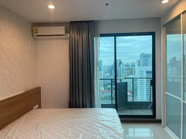 ให้เช่าคอนโด ศุภาลัย พรีเมียร์ แอท อโศก ชั้น 35 ระเบียงวิวสนามฟุตบอล เฟอร์นิเจอร์ และ เครื่องใช้ไฟฟ้าครบ จองเลย