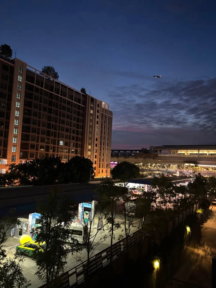 ให้เช่าคอนโด เดอะเบส สะพานใหม่ ห้องพร้อมอยู่ สิ่งอำนวยความสะดวกครบครัน มาจองเลยอย่าพลาดเด็ดขาด