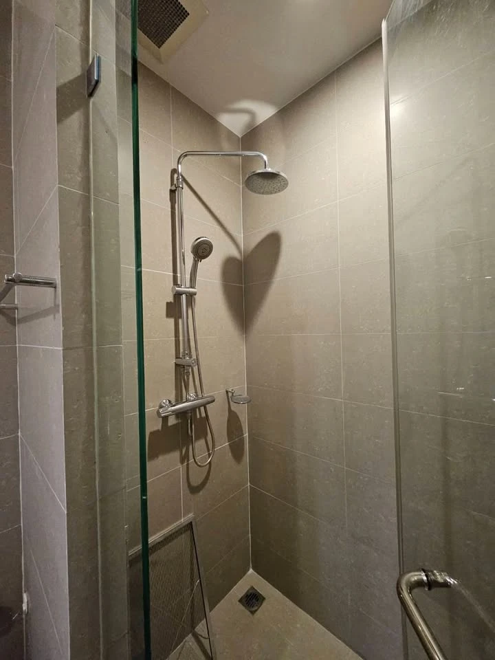 ให้เช่าคอนโด โนเบิล เพลินจิต ห้องน่าอยู่ เฟอร์ เครื่องใช้ไฟฟ้าครบ ชั้น 41 ได้วิวสูง มาจองได้แล้ววันนี้ อย่าพลาด