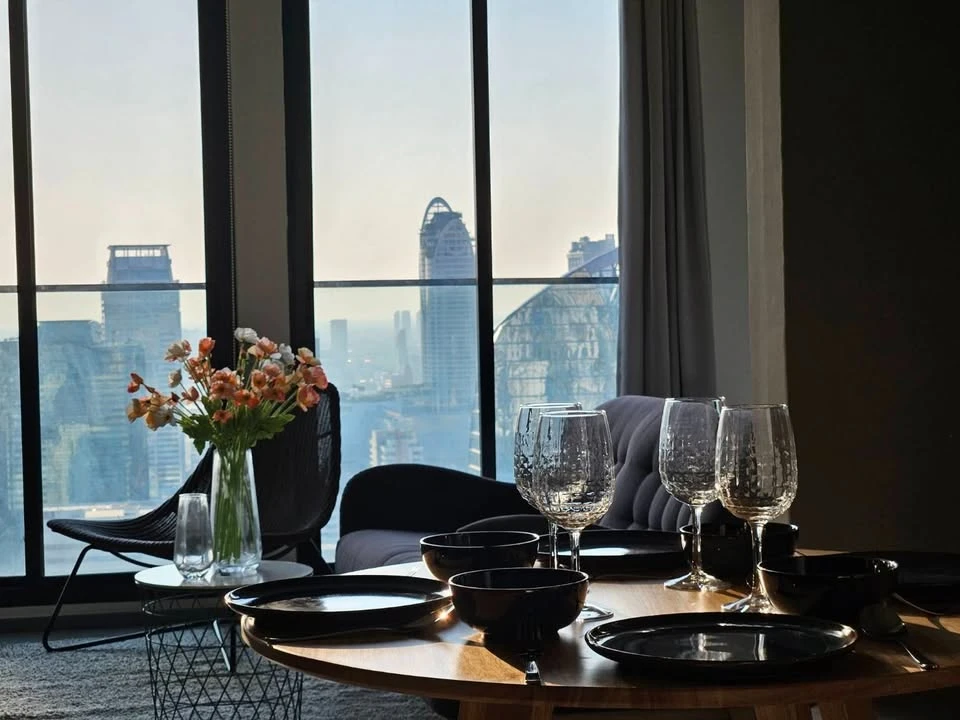 ให้เช่าคอนโด โนเบิล เพลินจิต ห้องน่าอยู่ เฟอร์ เครื่องใช้ไฟฟ้าครบ ชั้น 41 ได้วิวสูง มาจองได้แล้ววันนี้ อย่าพลาด