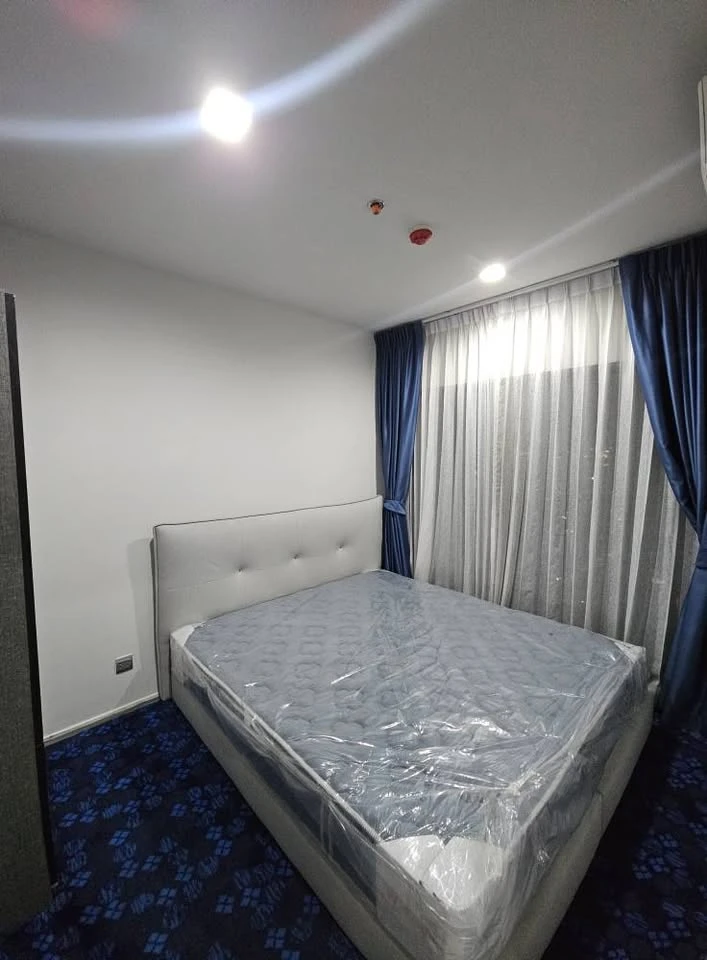 Condo for rent, Life Asoke Rama 9. Spacious and comfortable unit with full furnishings and appliances. Just bring your personal belongings and move in