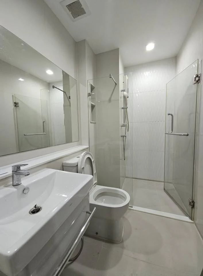 ให้เช่าคอนโด ไลฟ์ อโศก พระราม 9 ห้องน่าอยู่ พื้นที่ใช้สอยจุใจ เฟอร์ เครื่องใช้ไฟฟ้าครบ มาแต่ตัวเข้าอยู่ได้เลย