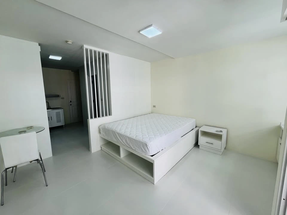 ให้เช่าคอนโด Boutique Ratchada 17 ห้องพร้อมอยู่ เฟอร์ เครื่องใช้ไฟฟ้าครบ ลากกระเป๋าเข้าอยู่ได้เลย