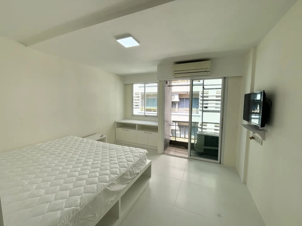 ให้เช่าคอนโด Boutique Ratchada 17 ห้องพร้อมอยู่ เฟอร์ เครื่องใช้ไฟฟ้าครบ ลากกระเป๋าเข้าอยู่ได้เลย