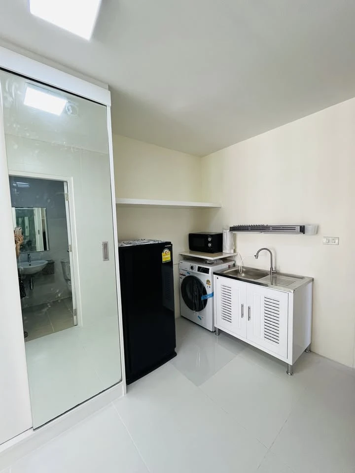 ให้เช่าคอนโด Boutique Ratchada 17 ห้องพร้อมอยู่ เฟอร์ เครื่องใช้ไฟฟ้าครบ ลากกระเป๋าเข้าอยู่ได้เลย