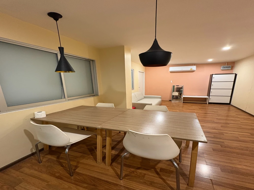 ให้เช่าคอนโด Condo U @ Huamak ห้องพร้อมอยู่ เฟอร์ เครื่องใช้ไฟฟ้าครบ มาแต่ตัวเข้าอยูได้เลย