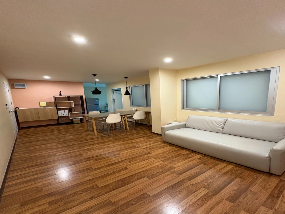 ให้เช่าคอนโด Condo U @ Huamak ห้องพร้อมอยู่ เฟอร์ เครื่องใช้ไฟฟ้าครบ มาแต่ตัวเข้าอยูได้เลย