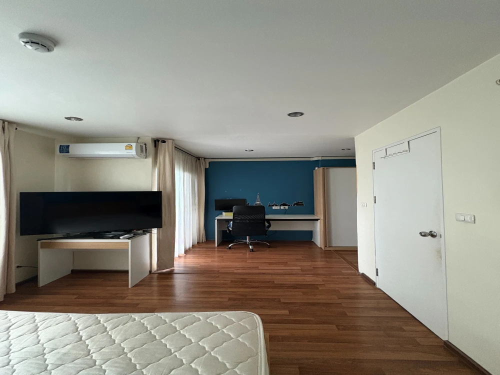 ให้เช่าคอนโด Condo U @ Huamak ห้องพร้อมอยู่ เฟอร์ เครื่องใช้ไฟฟ้าครบ มาแต่ตัวเข้าอยูได้เลย