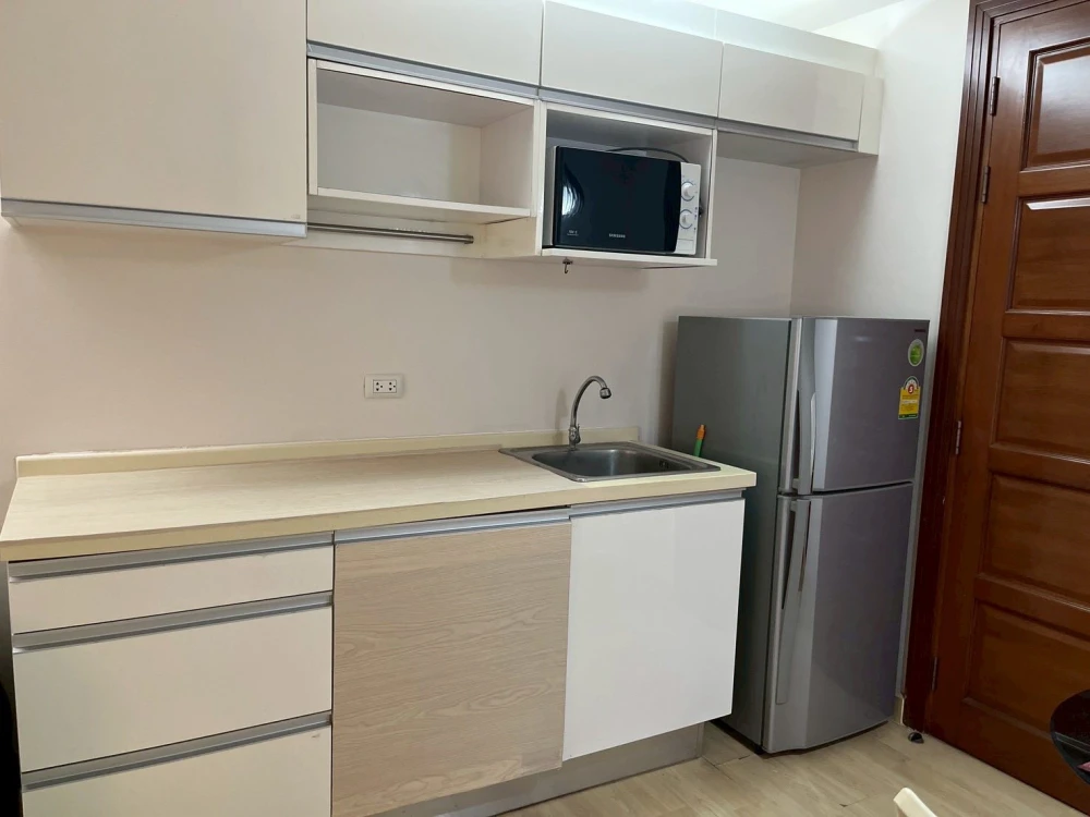 ให้เช่าคอนโด Emerald Residence Ratchada ห้องน่าอยู่ เฟอร์ เครื่องใช้ไฟฟ้าครบ มาแต่ตัวเข้าอยู่ได้เลย