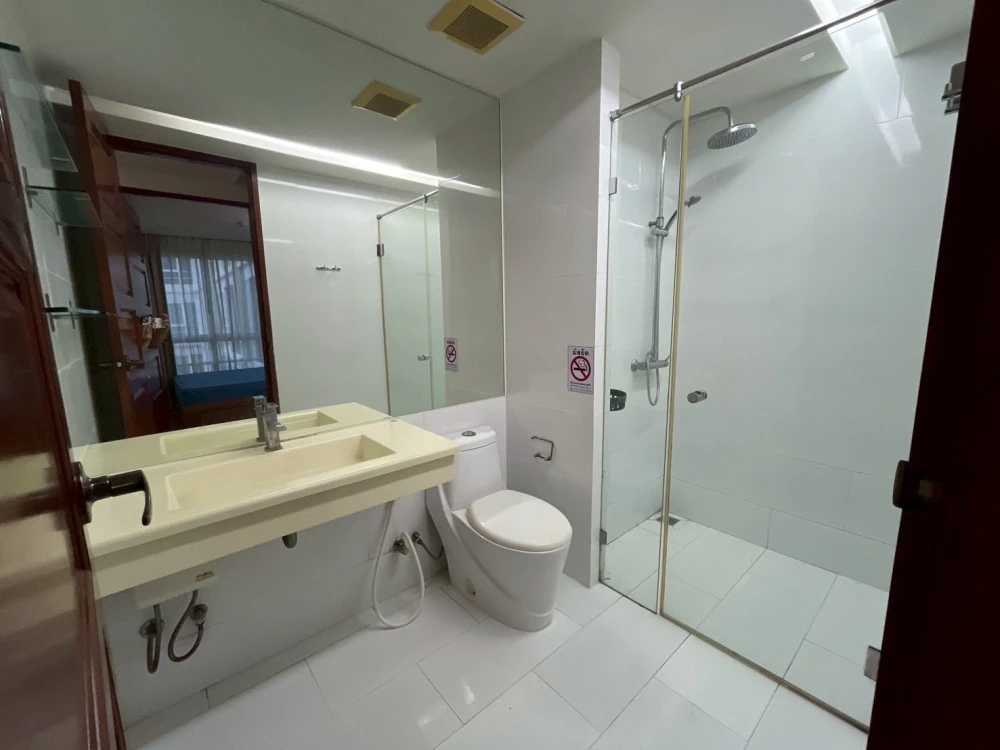 ให้เช่าคอนโด Emerald Residence Ratchada ห้องน่าอยู่ เฟอร์ เครื่องใช้ไฟฟ้าครบ มาแต่ตัวเข้าอยู่ได้เลย