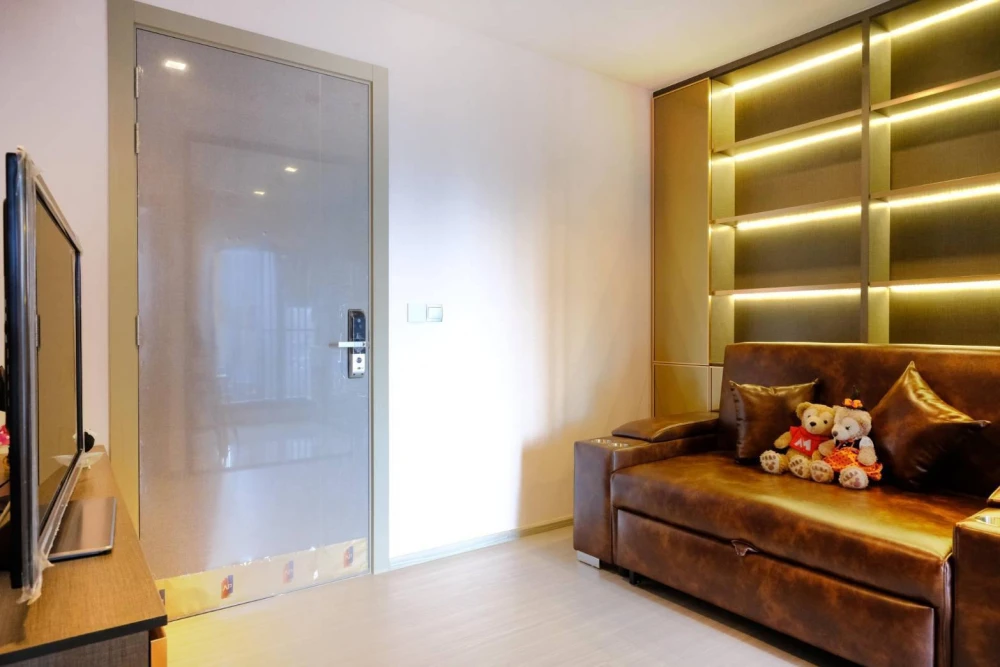 ให้เช่าคอนโด Life asoke rama9 ห้องแต่งพร้อมอยู่ เฟอร์ เครื่องใช้ไฟ้าครบ มาแต่ตัวเข้าอยู่ได้เลย อย่าพลาด