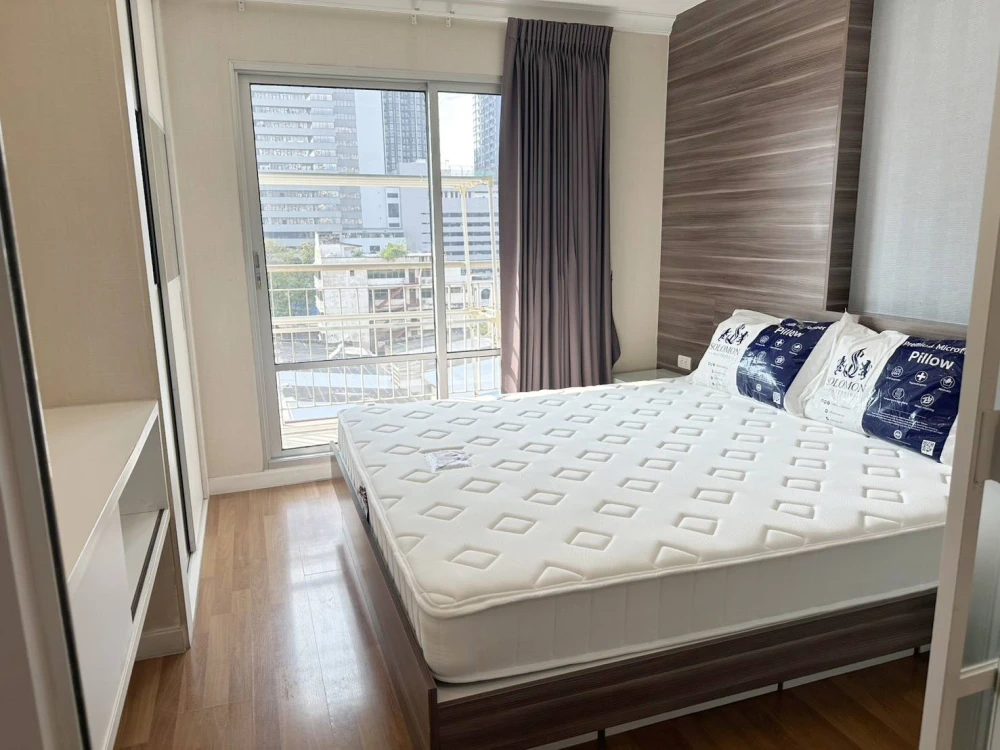 Condo for rent at Lumpini Place Rama 9–Ratchada. Nice unit with complete amenities. Don't miss out!