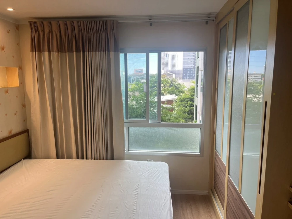 ให้เช่าคอนโด Lumpini Place Srinakarin-Huamak Station ห้องน่าอยู่ ติดวอลเปเปอร์อย่างดี ราคาคุ้ม จองเลย