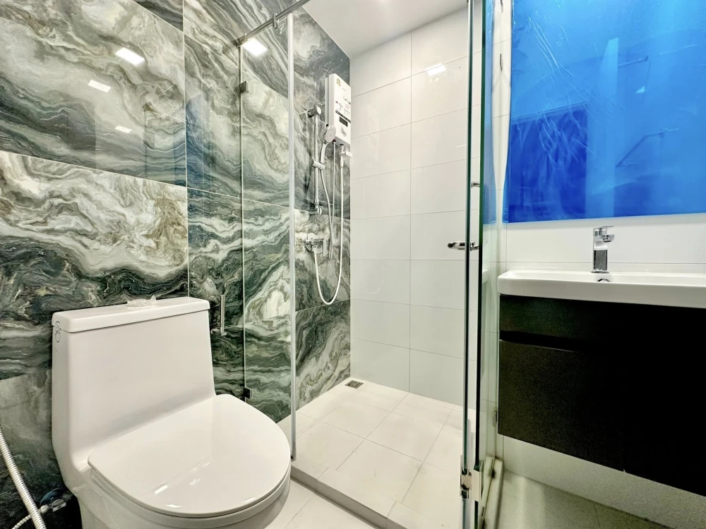 ให้เช่าคอนโด Modiz avantgarde ห้องสตูดิโอ ชั้น 2 ไม่สูง ติดวอลเปเปอร์อย่างดี ราคาอย่างโดน จองเลย