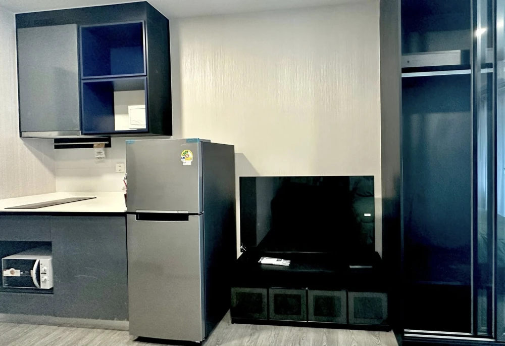 ให้เช่าคอนโด Modiz avantgarde ห้องสตูดิโอ ชั้น 2 ไม่สูง ติดวอลเปเปอร์อย่างดี ราคาอย่างโดน จองเลย