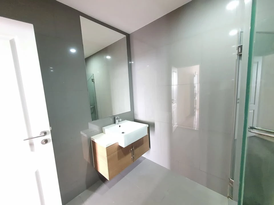 ให้เช่าคอนโด Noble Revo Silom ห้องกว้างขวาง พื้นที่ใช้สอยจุใจ เฟอร์นิเจอร์ครบพร้อมเครื่องใช้ไฟฟ้า จองเลย อย่าพลาด