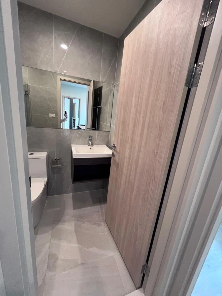 ให้เช่าคอนโด Nue District R9 ห้องใหญ่อยู่ พื้นที่ใช้สอยจุใจ สะดวกครบจบที่นี่ ลากกระเป๋าเข้าอยู่ได้เลย
