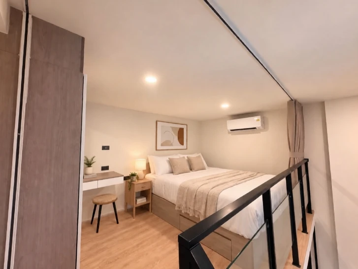 ให้เช่าคอนโด Origin Plug & Play Sirindhorn Station Duplex 2 ชั้น  เพดานสูงประมาณ 4.2 เมตร ให้ความรู้สึกโปร่ง โล่ง จองเลย