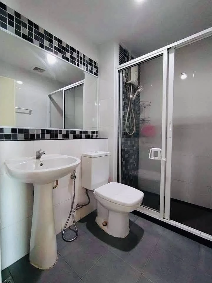 ให้เช่าคอนโด Regent Home 10 Chaengwattana ห้องสตูดิโอ ชั้น 5 มาพร้อมสิ่งอำนวยความสะดวก มาจับมาจองเลย