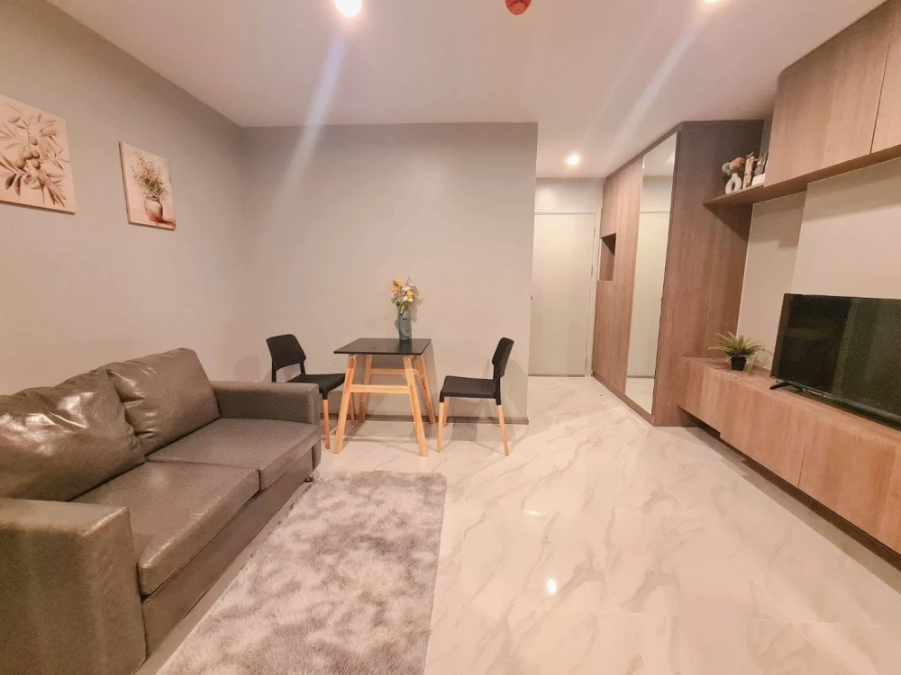 ให้เช่าคอนโด Regent Home Bangnaแต่งโทนเทาอ่อน เรียบสวย สบายตา น่าอยู่  เฟอร์นิเจอร์และเครื่องใช้ไฟฟ้าครบครัน