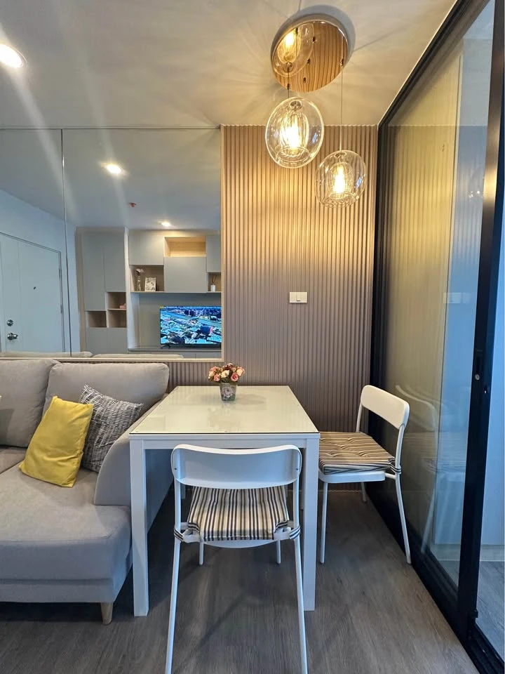ให้เช่าคอนโด Regent Home Wutthakat ห้องตกแต่งเฟอร์นิเจอร์ Built-in ชั้นางพร้อมเครื่องใช้ไฟฟ้าครบ มาจองเลย