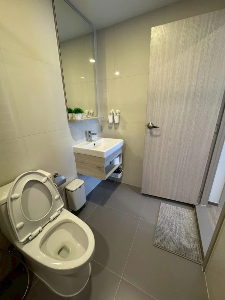 ให้เช่าคอนโด Salaya One Residence ห้องกว้างขวาง พื้นที่ใช้สอยจุใจ  เฟอร์+เครื่องใช้ไฟฟ้าครบ หิ้วกระเป๋าเข้าอยู่ได้เลย