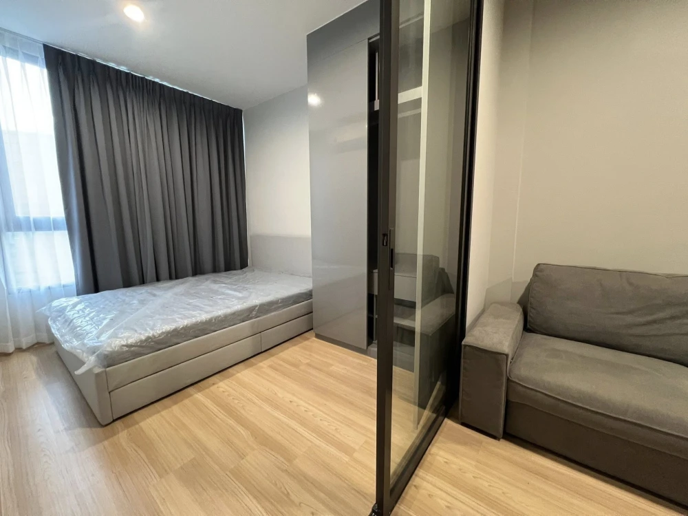 Condo for rent at Skyrise Avenue Sukhumvit 64. The unit is partitioned into separate, well-defined zones. Book today! Don't miss out!