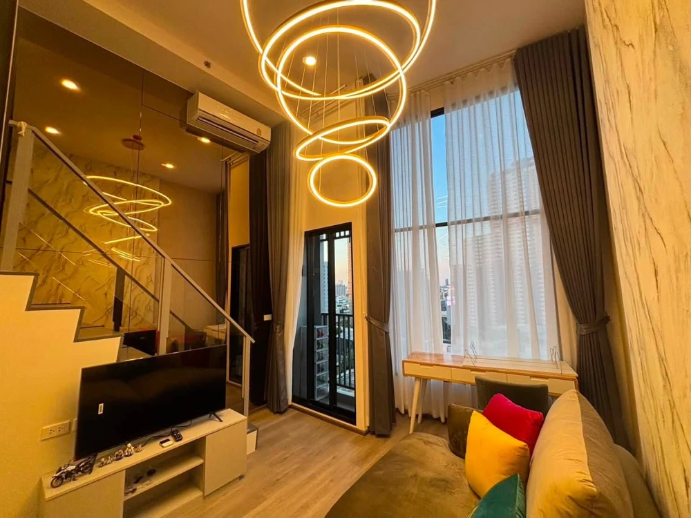 ให้เช่าคอนโด SOHO Bangkok Ratchada ห้อง Duplex 2 ชั้น 14 ได้วิวสูง เฟอร์นิเจอร์และเครื่องใช้ไฟฟ้าครบ มาจองเลย