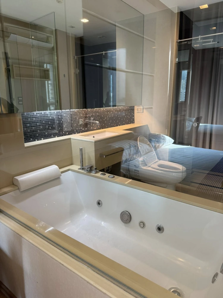 ให้เช่าคอนโด The Address Asoke ห้องกว้างขวาง มาพร้อมพื้นที่ใช้สอย สิ่งอำนวยความสะดวกครบ จองเลย