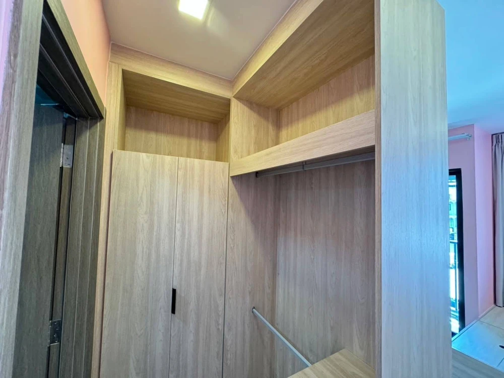 ให้เช่าคอนโด The Muve Ram 22 ห้องพร้อมอยู่ เฟอร ์เครื่องใช้ไฟฟ้าครบ ลากกระเป๋าเข้าอยู่ได้เลย