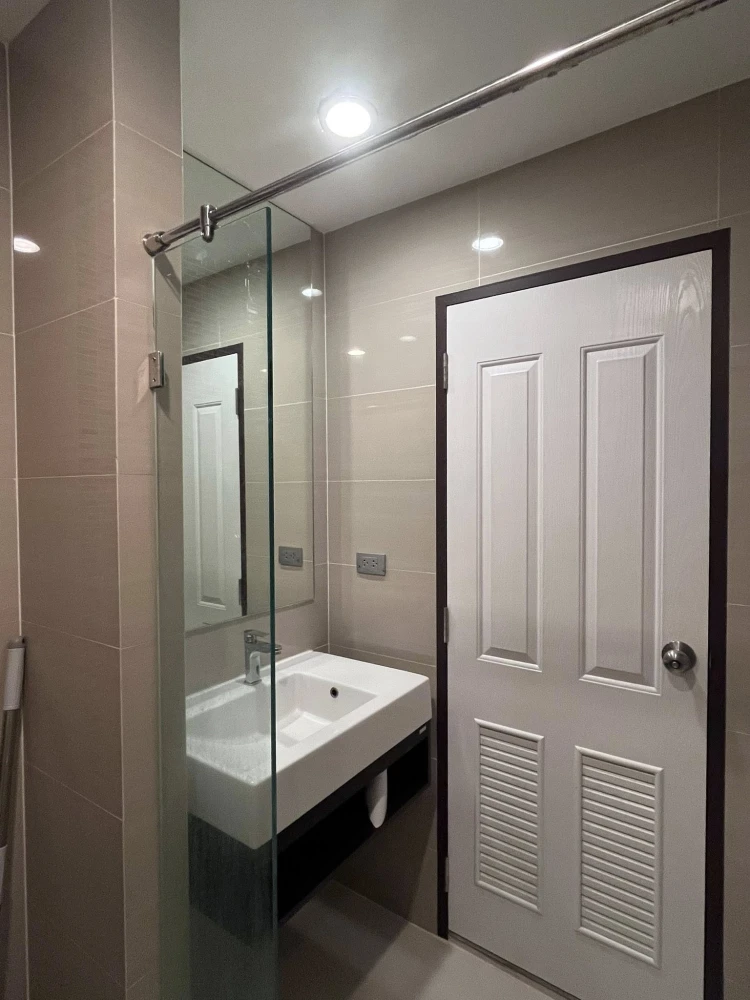 ให้เช่าด่วนๆ เดอะสกาย สุขุมวิท หอ้งแต่งพร้อมอยู่ เฟอร์ เครื่องใช้ไฟฟ้าครบ มาแต่ตัวเข้าอยู่ได้เลย อย่าพลาด