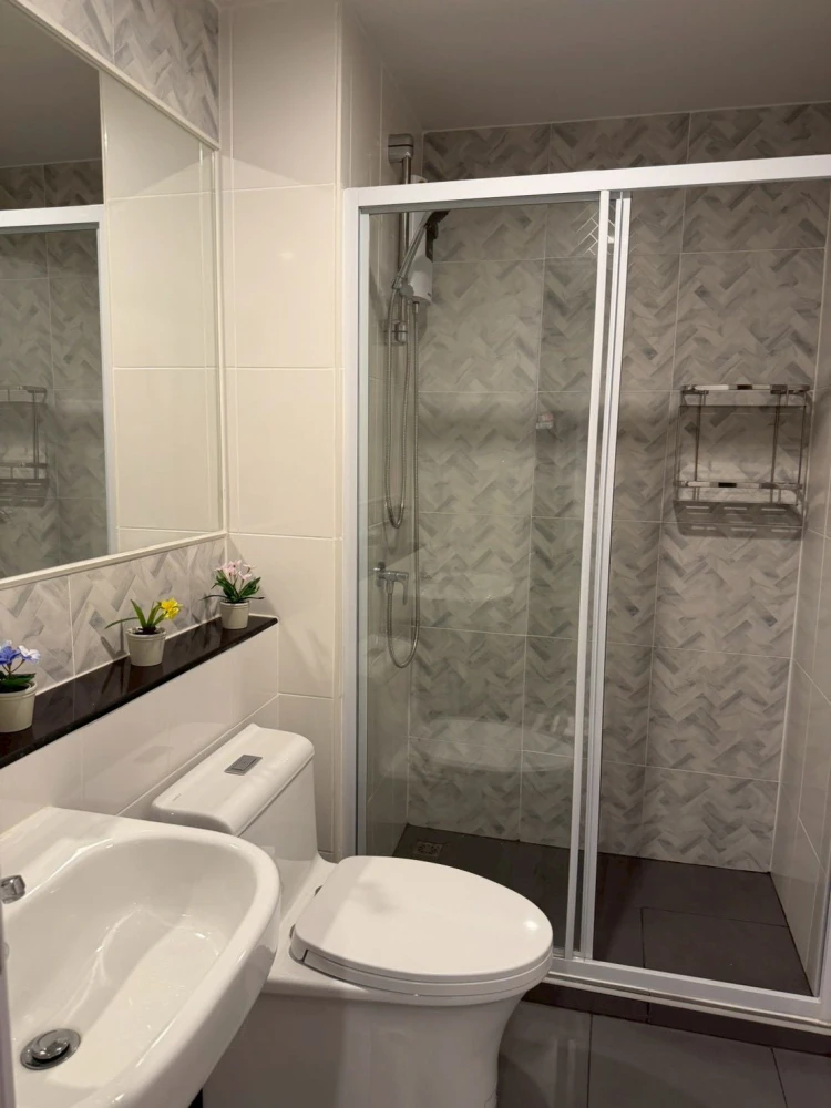 ให้เช่าห้องแต่งหรู Build-in จัดเต็ม คอนโด Regent Home วุฒากาศ  ชั้น 16 ตึก A วิวนอก มองเห็นองค์พระสวยงาม จองเลย