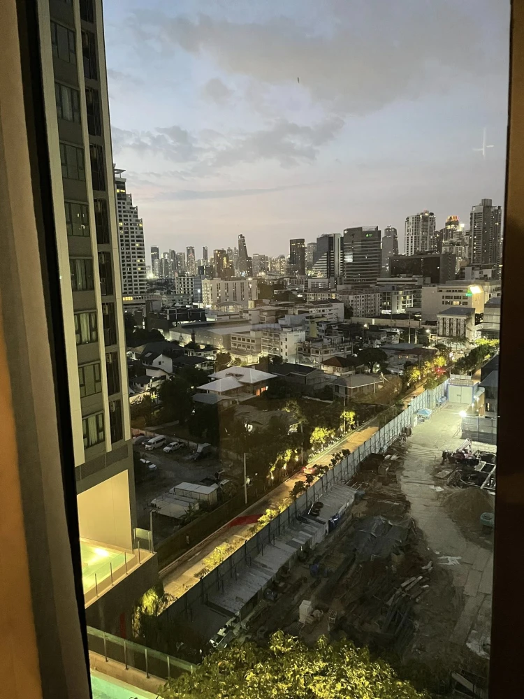 ให้เช่าห้อง Aspire Sukhumvit-Rama4 ห้อง Studio Style Minimal Muji วิวสระว่ายน้ำวิวเมือง บรรยากาศดีมาก จองเลย